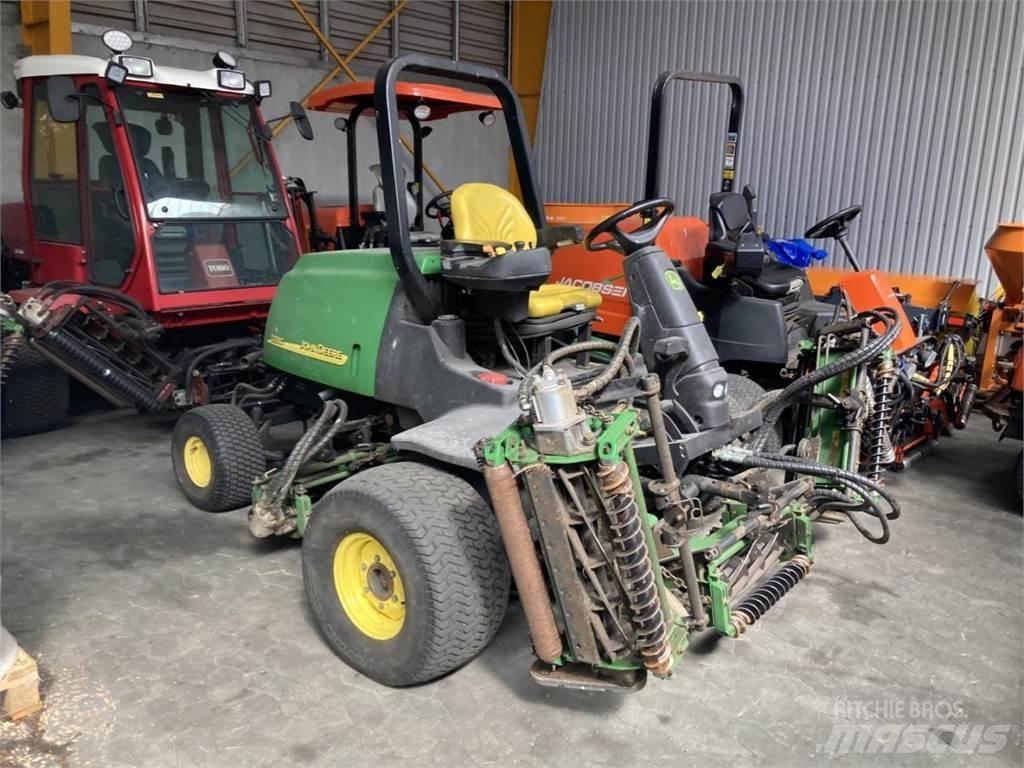 John Deere 3235C Väyläleikkuri