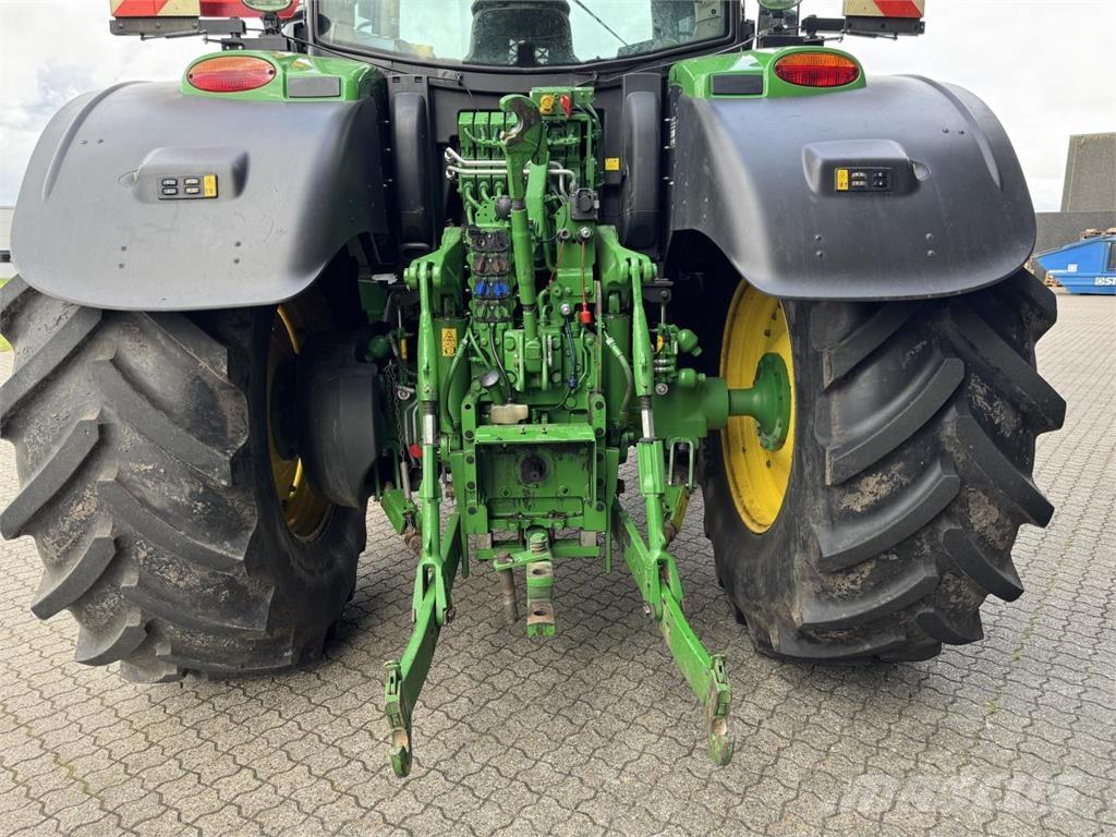 John Deere 6215R Traktorit