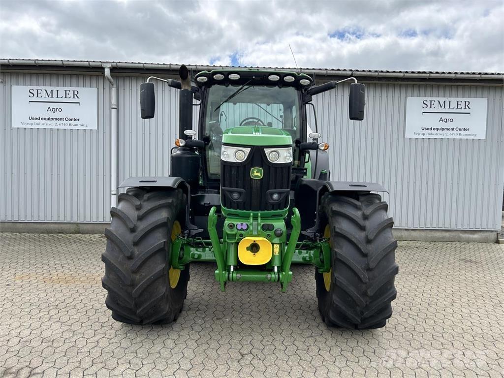 John Deere 6215R Traktorit