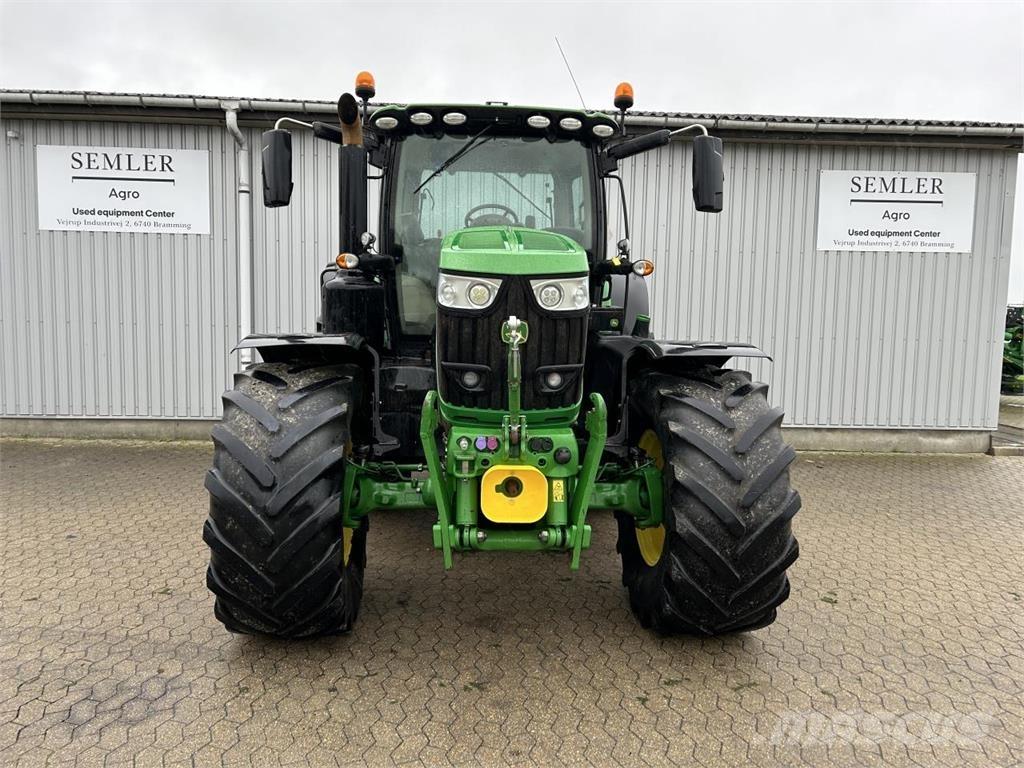 John Deere 6215R Traktorit