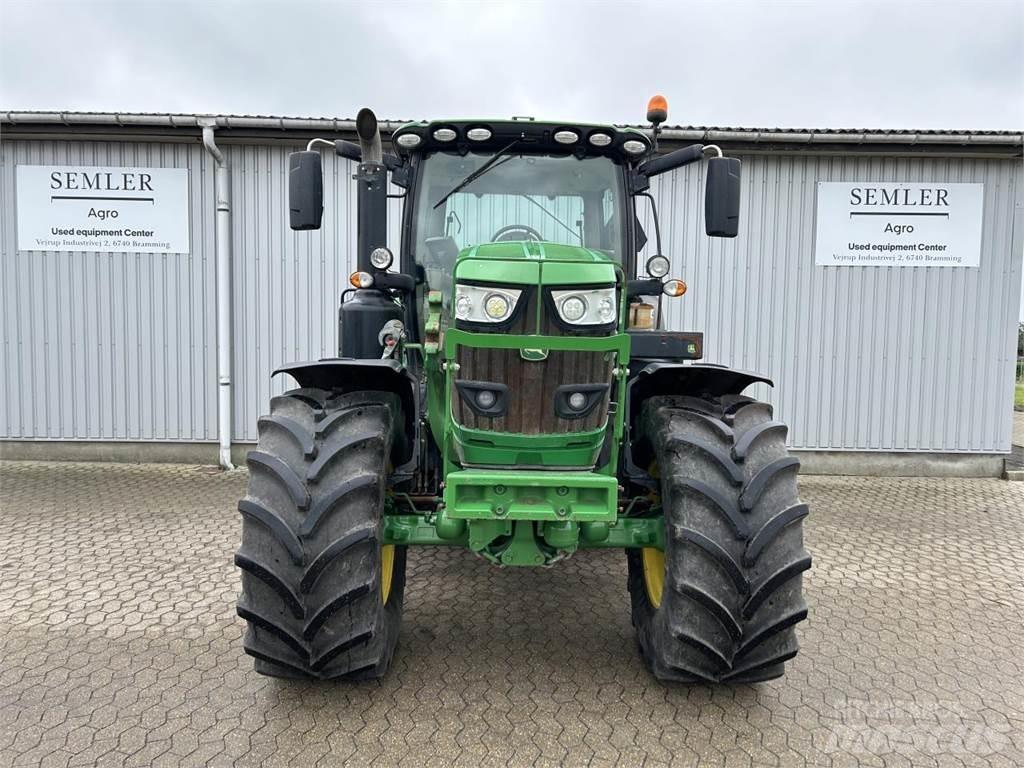 John Deere 6215R Traktorit