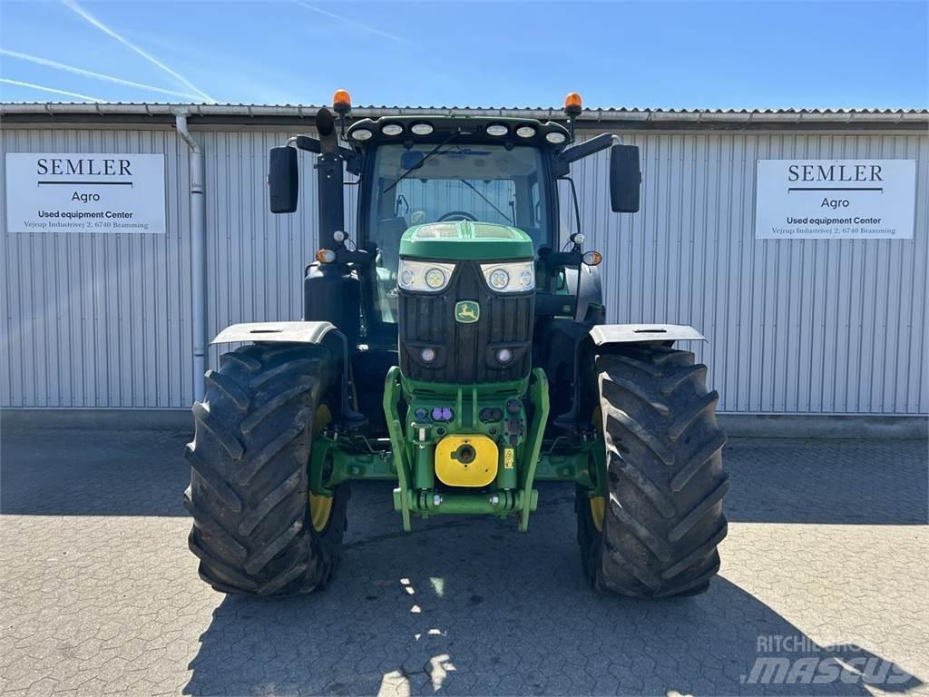 John Deere 6215R Traktorit
