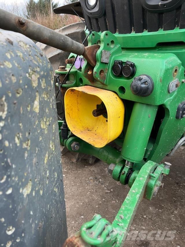 John Deere 6215R Traktorit