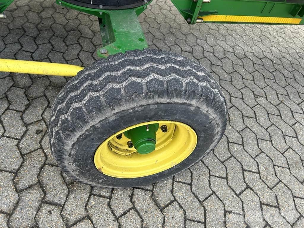 John Deere 640D Leikkuupöydät