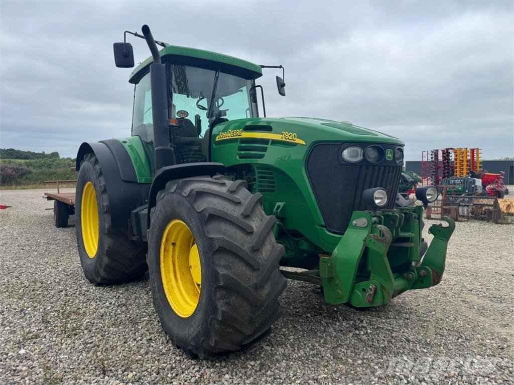 John Deere 7920 Traktorit