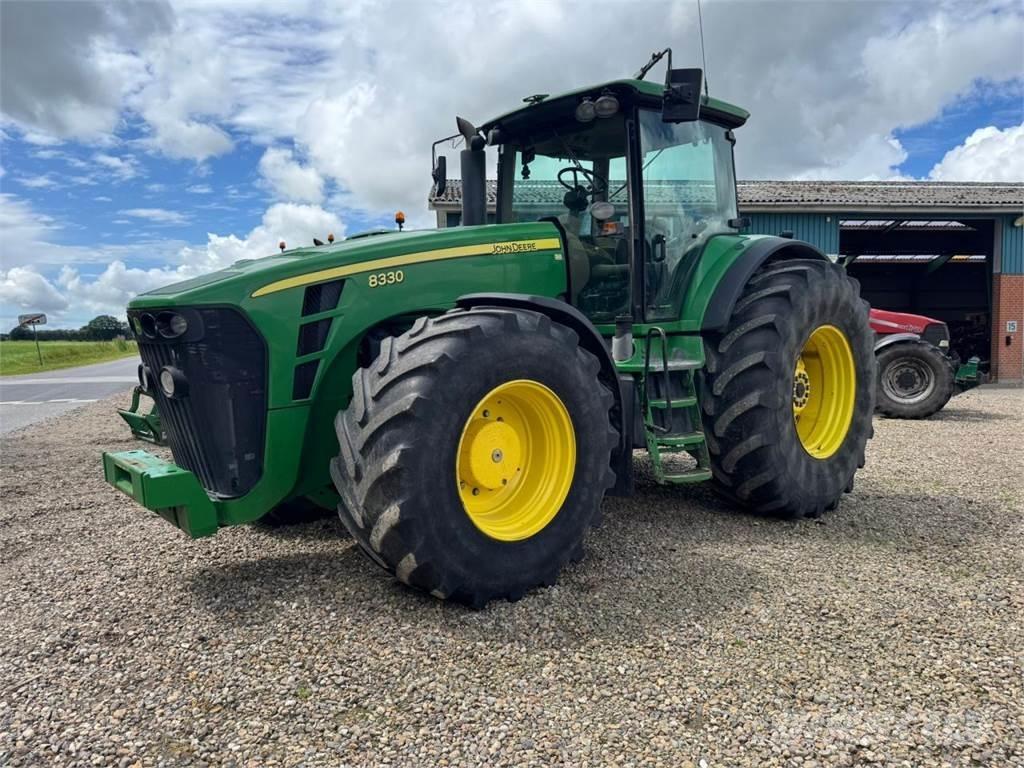 John Deere 8330 Traktorit
