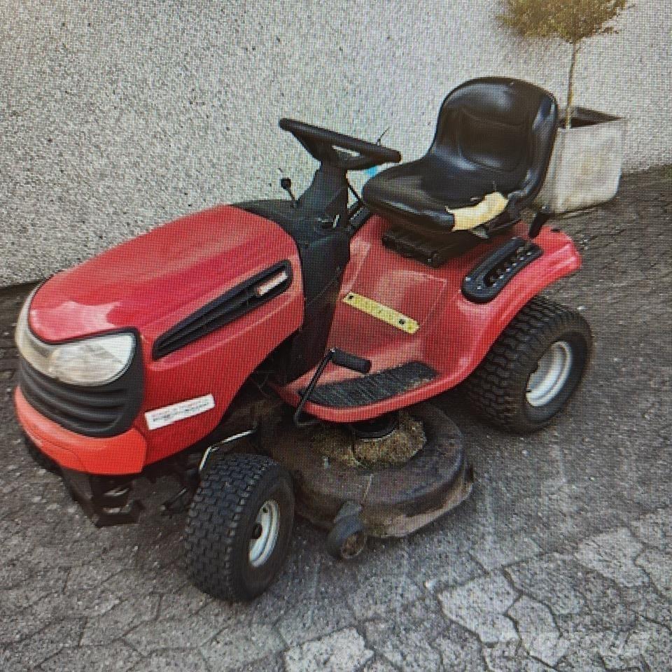 Jonsered LT2216 Taajamatraktorit