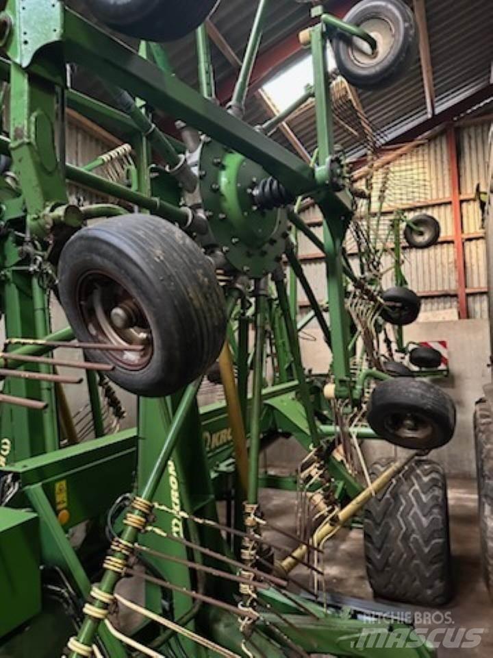 Krone SWADRO 1400 Pöyhimet ja haravat
