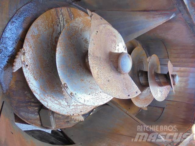 Kuhn 45 M3 Rehuvaunut