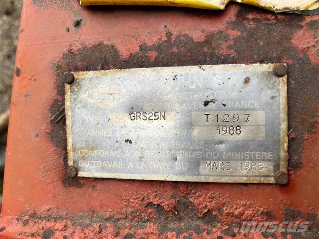 Kuhn GSR 25 N Pöyhimet ja haravat
