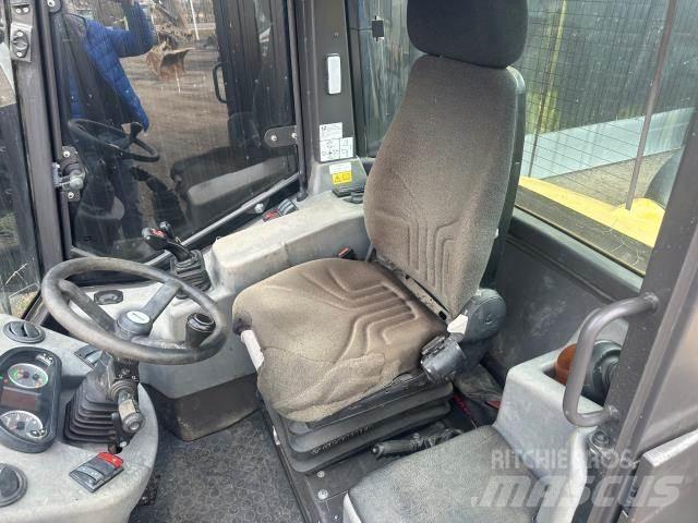 Mecalac AX700 Pyöräkuormaajat