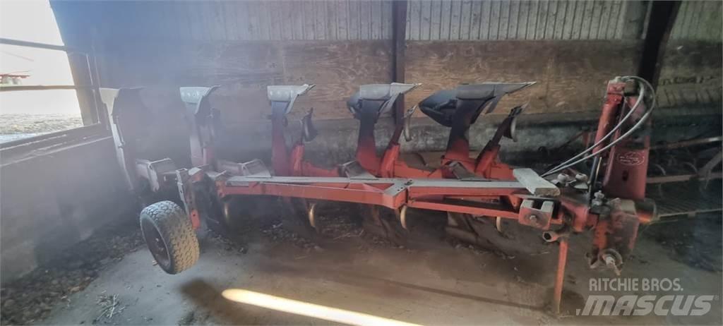 Naud 5 FURET Paluuaurat