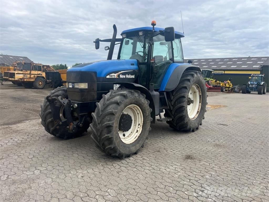 New Holland TM 175 Traktorit