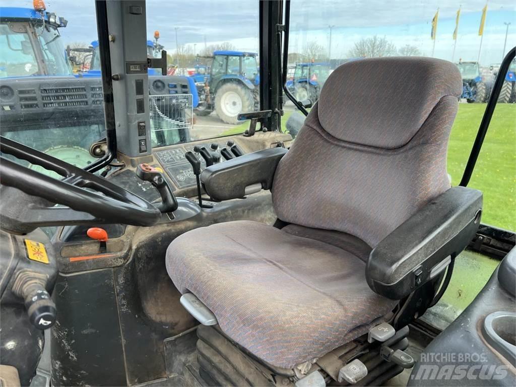 New Holland TM150 Traktorit
