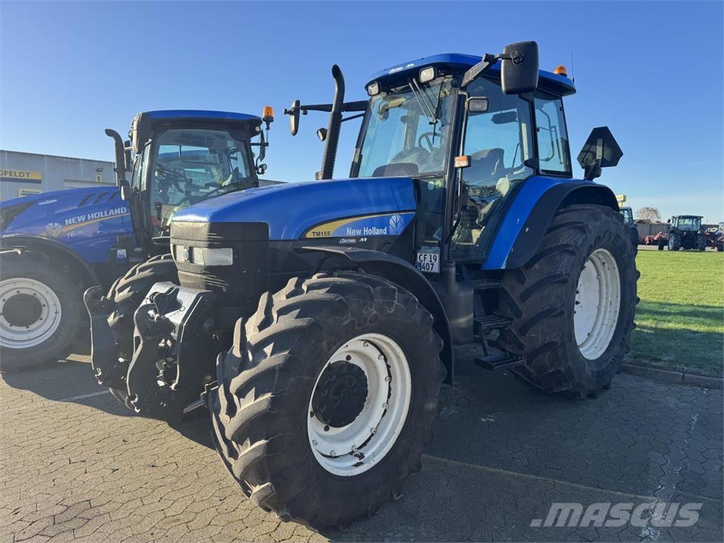 New Holland TM155 Traktorit