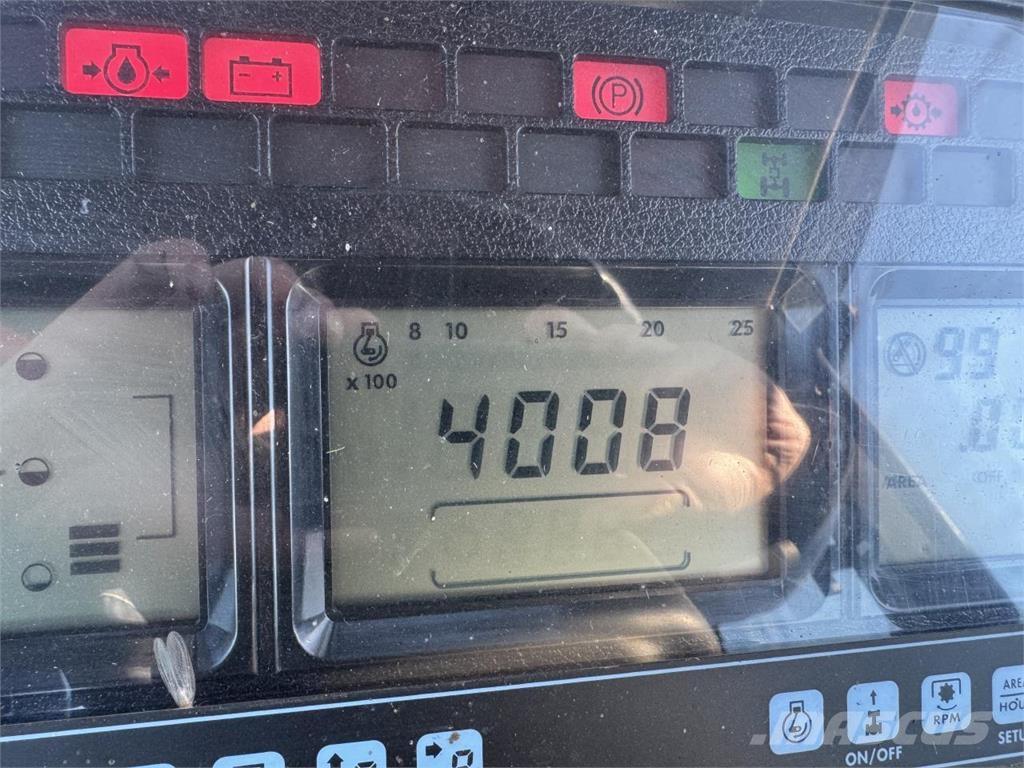 New Holland TM155 Traktorit