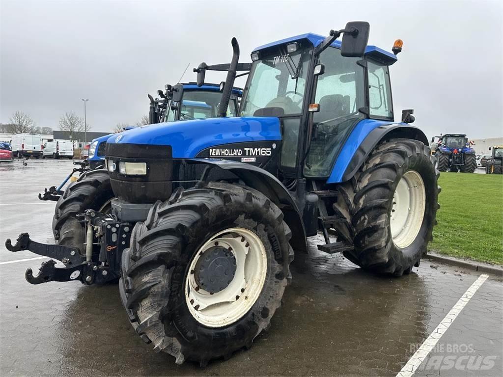 New Holland TM165 Traktorit