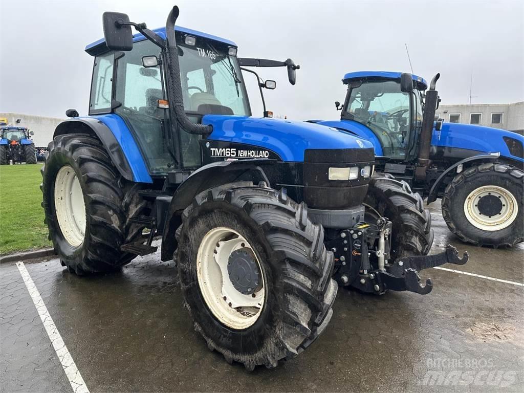 New Holland TM165 Traktorit