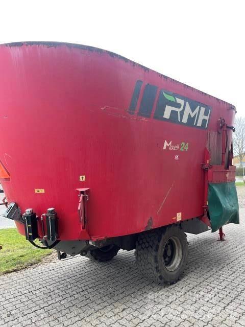 RMH 24 M3 Rehuvaunut