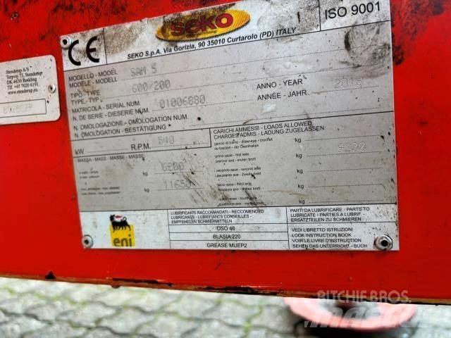 Seko 600/200 Rehuvaunut
