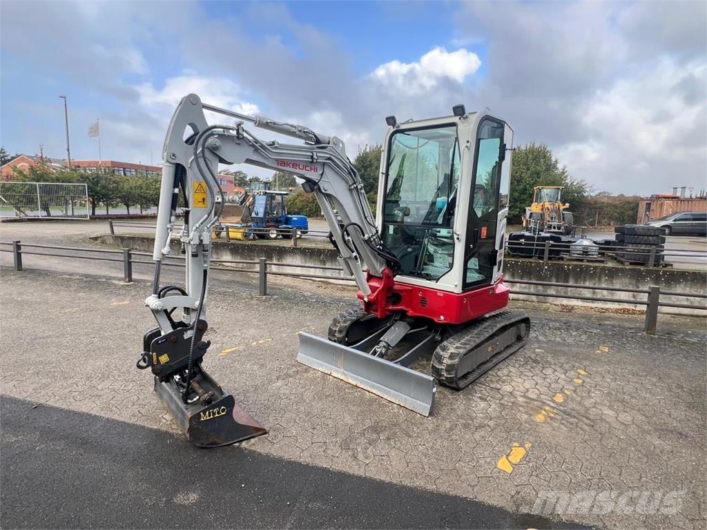 Takeuchi TB325R Minikaivukoneet < 7t
