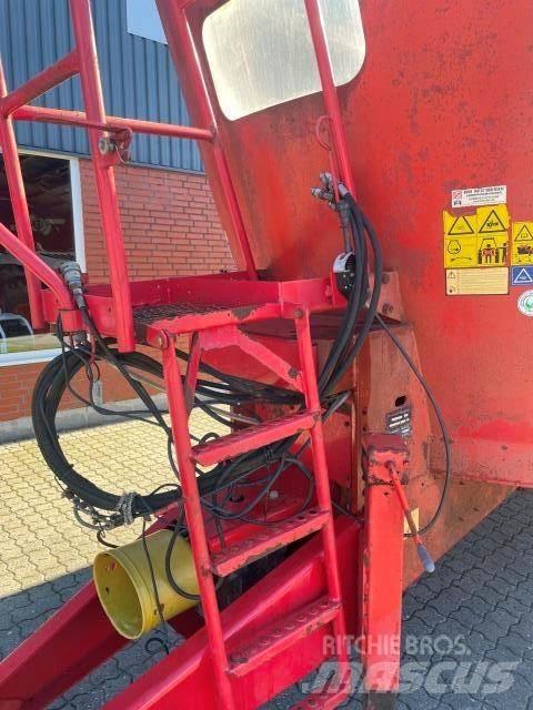 Trioliet 2400 L Rehuvaunut