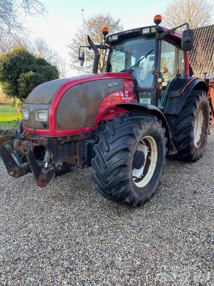 Valtra T151 Traktorit