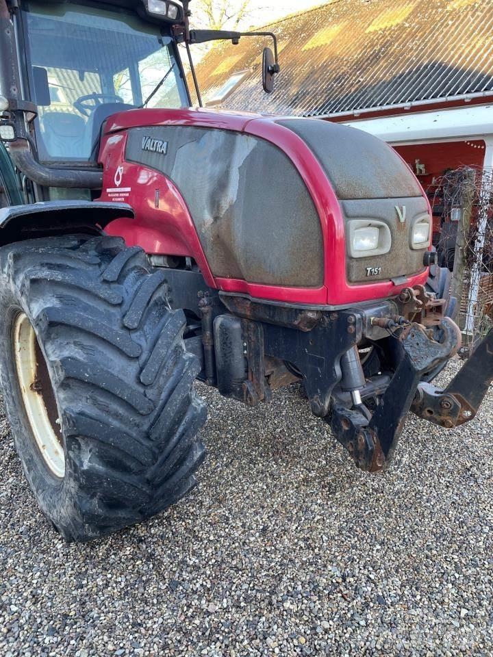 Valtra T151 Traktorit