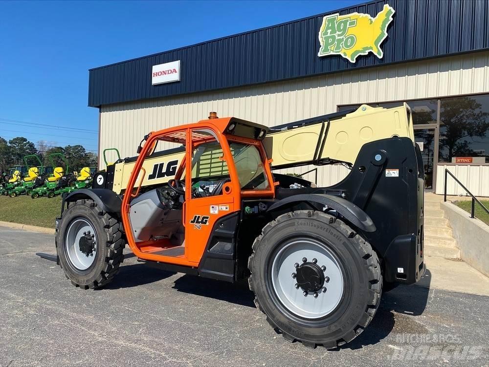 JLG 742 Kurottajat