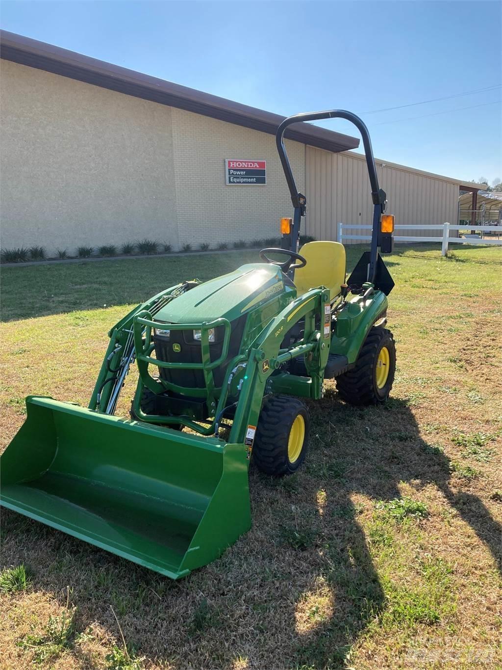John Deere 1023E Taajamatraktorit