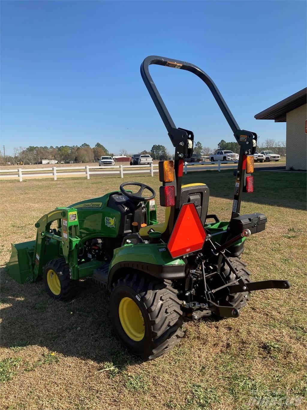 John Deere 1023E Taajamatraktorit