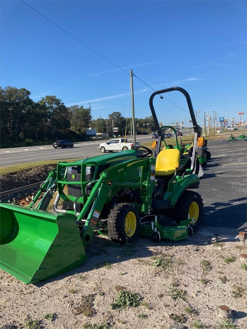 John Deere 1023E Taajamatraktorit
