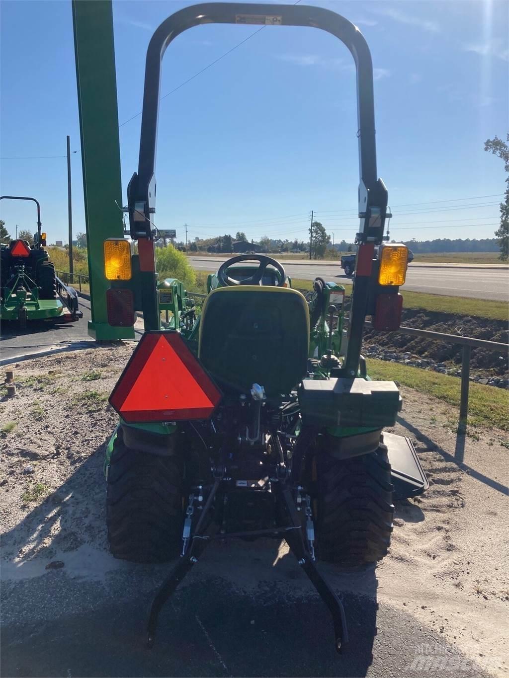 John Deere 1023E Taajamatraktorit
