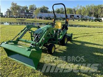 John Deere 1023E Taajamatraktorit