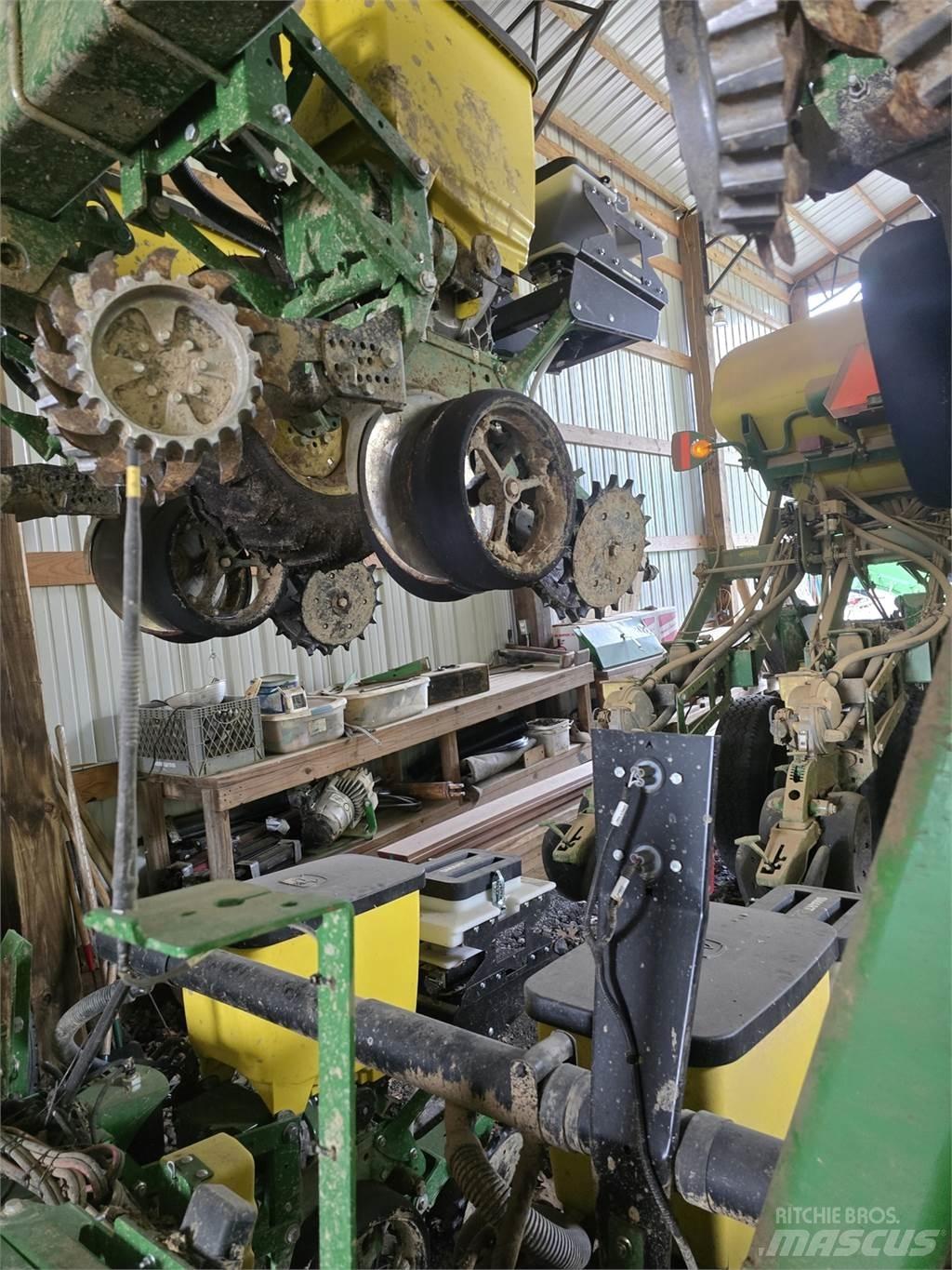 John Deere 1720 Istutuskoneet