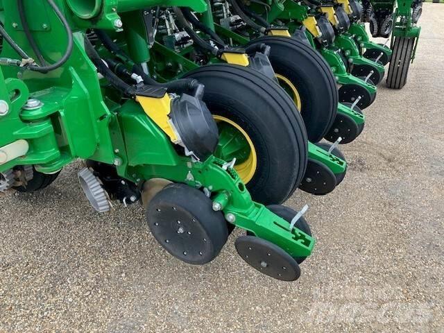 John Deere 1795 Istutuskoneet