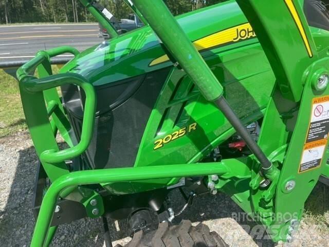 John Deere 2025R Taajamatraktorit