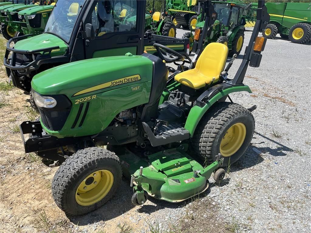 John Deere 2025R Taajamatraktorit
