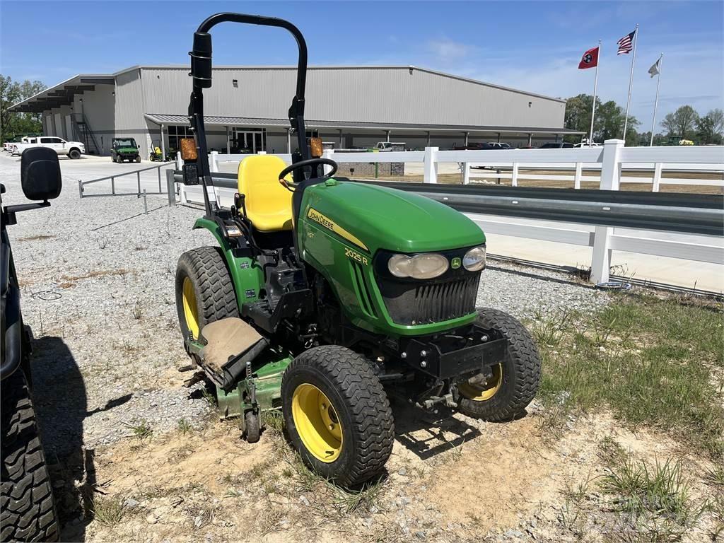 John Deere 2025R Taajamatraktorit