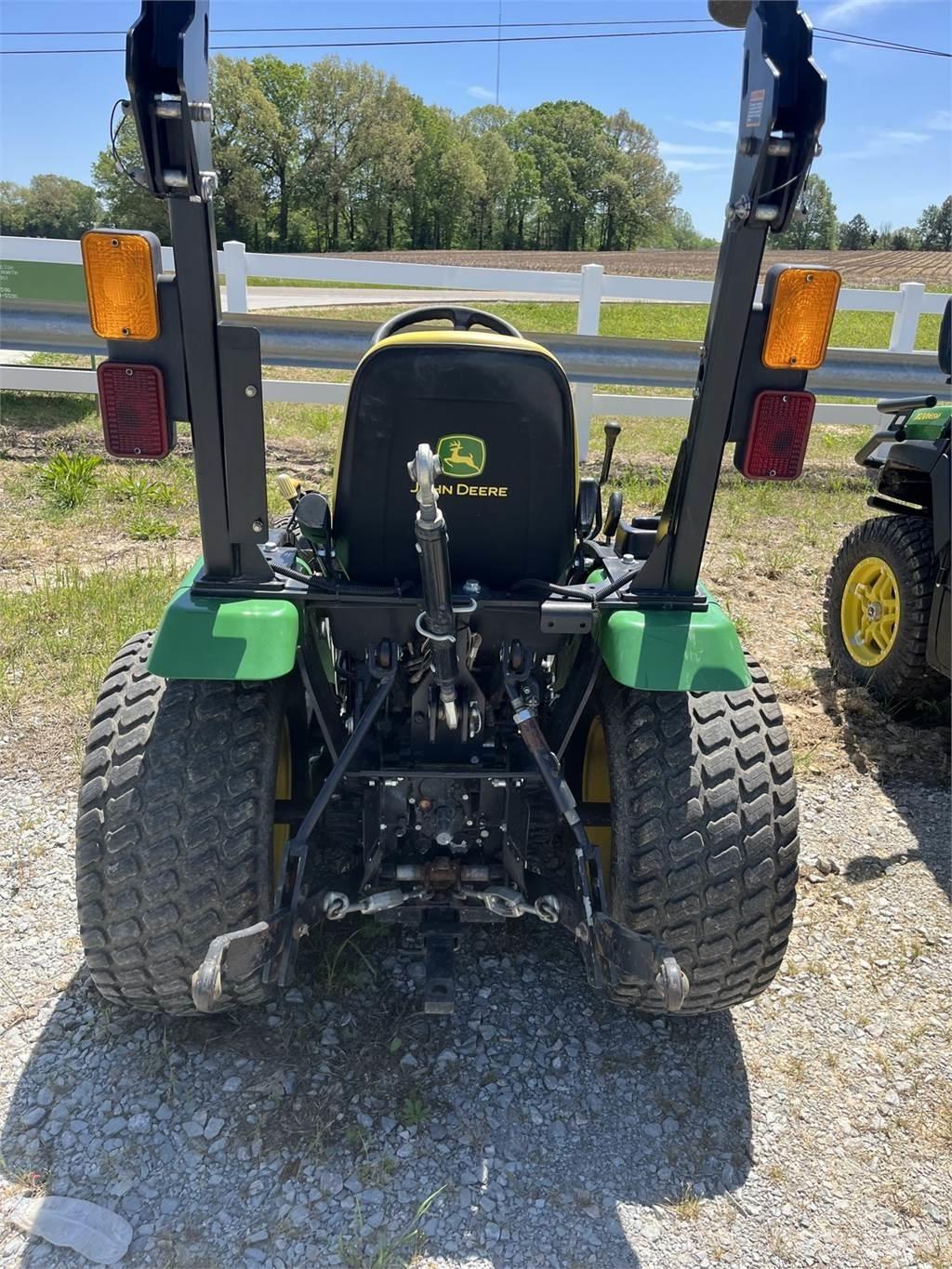 John Deere 2025R Taajamatraktorit