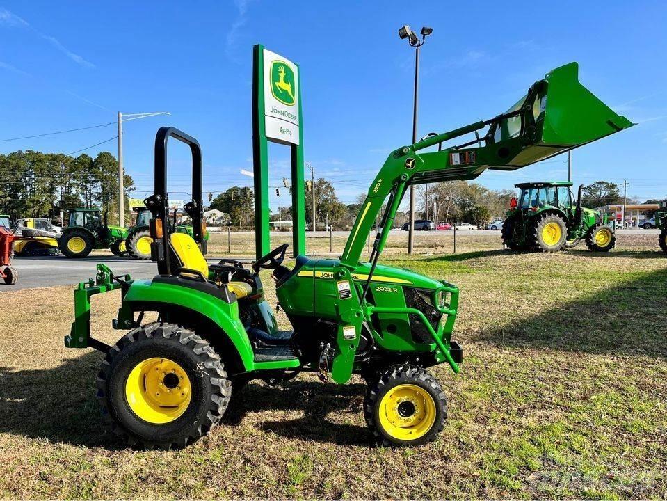 John Deere 2032R Taajamatraktorit