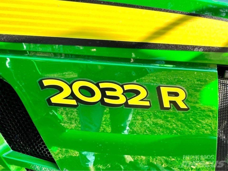 John Deere 2032R Taajamatraktorit