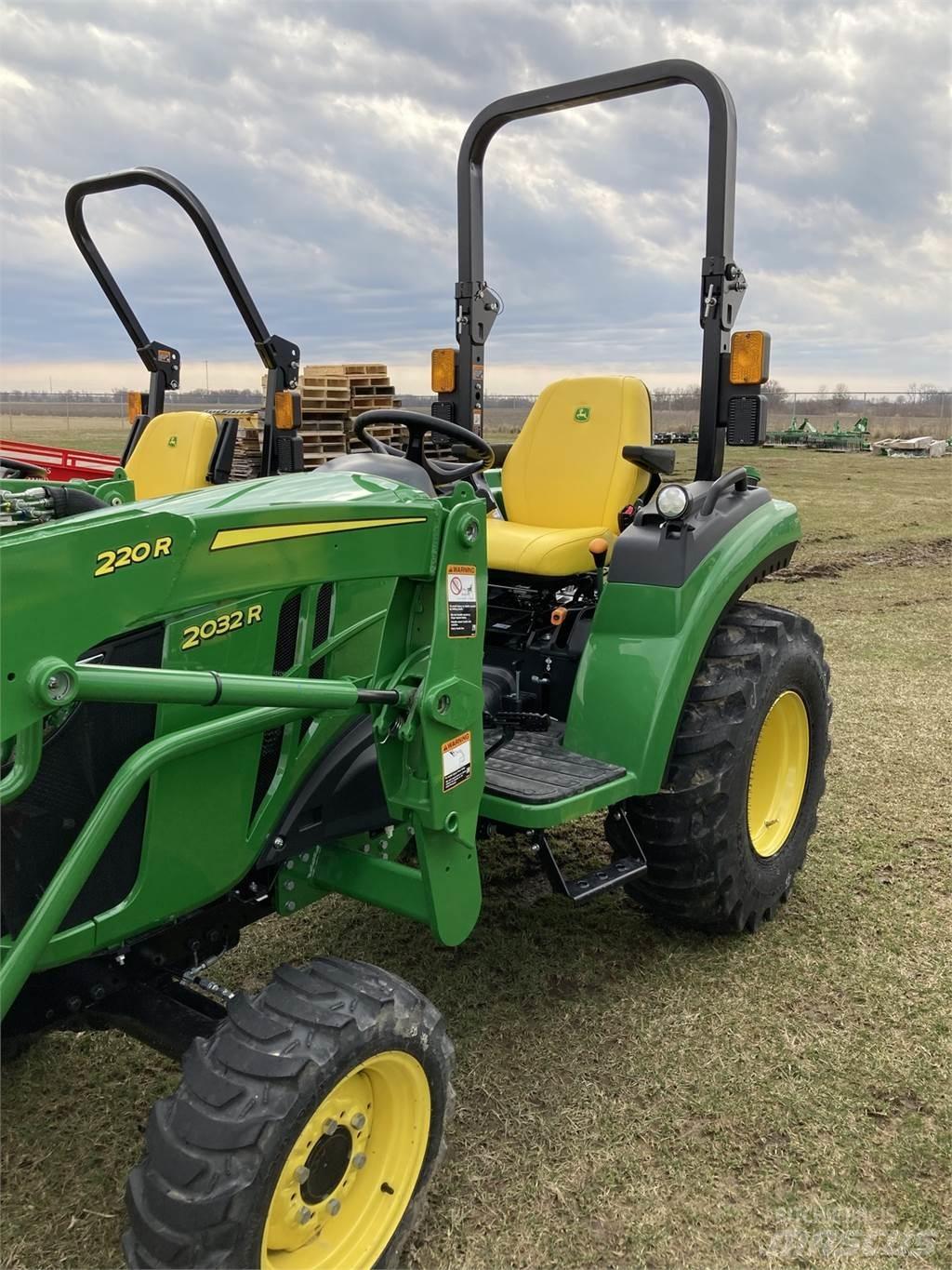 John Deere 2032R Taajamatraktorit