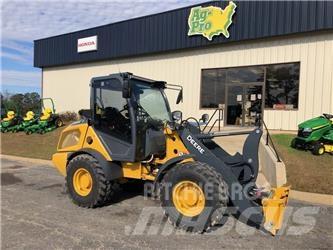 John Deere 204 G Pienkuormaajat
