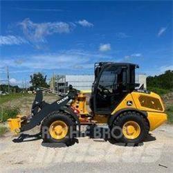 John Deere 204 G Pienkuormaajat