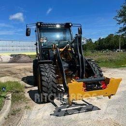 John Deere 204 G Pienkuormaajat