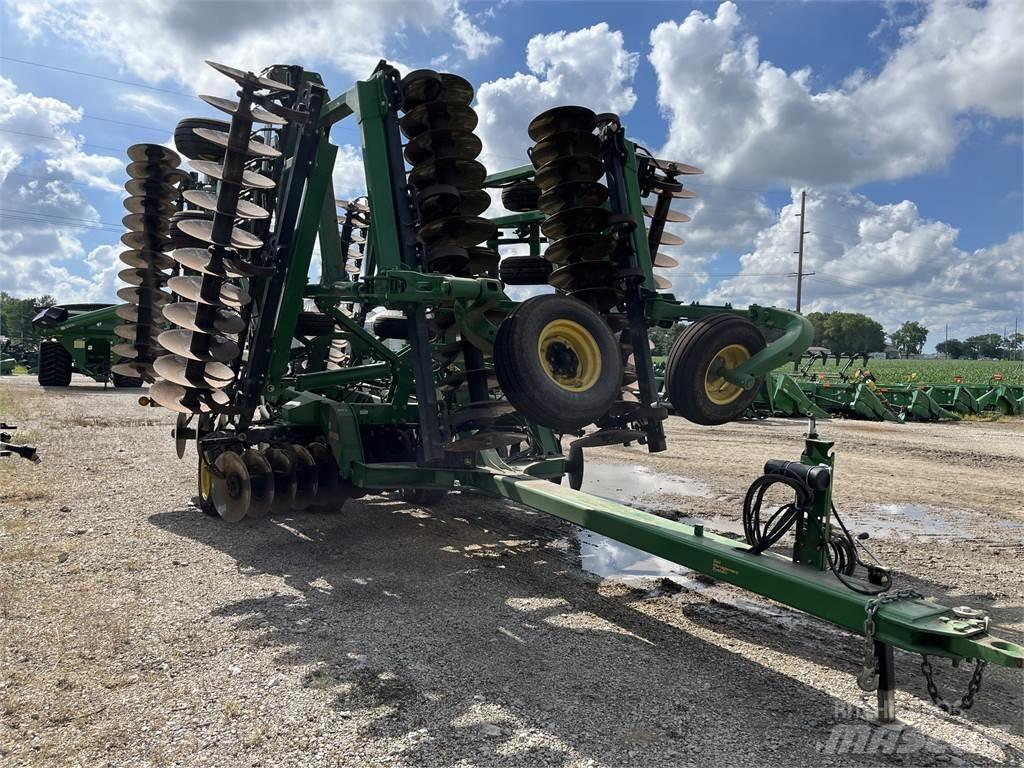 John Deere 2623 Kiekkomultaimet ja lautasäkeet