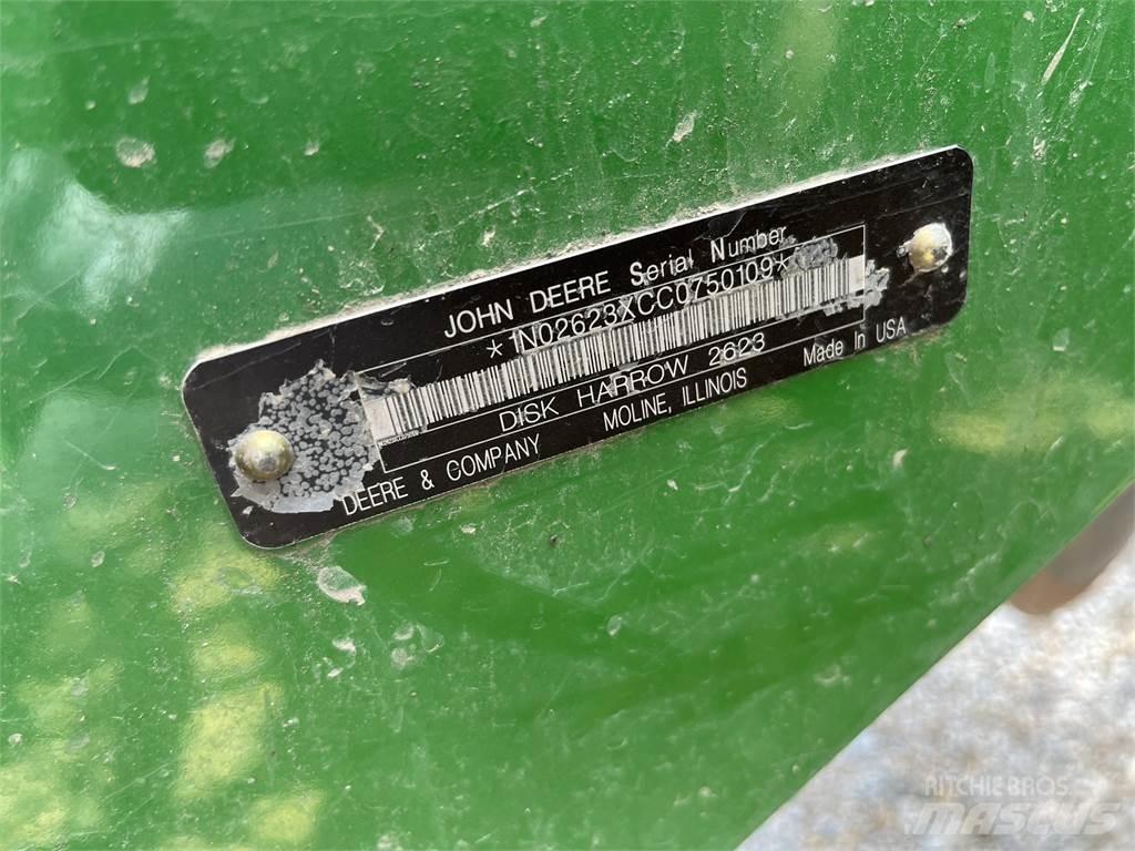 John Deere 2623 Kiekkomultaimet ja lautasäkeet