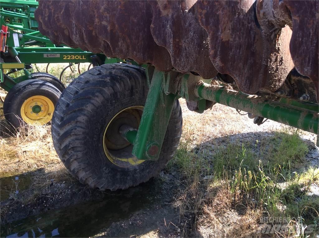 John Deere 2680 Kiekkomultaimet ja lautasäkeet
