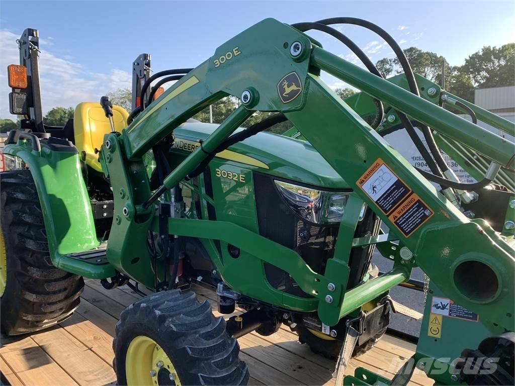 John Deere 3032E Taajamatraktorit